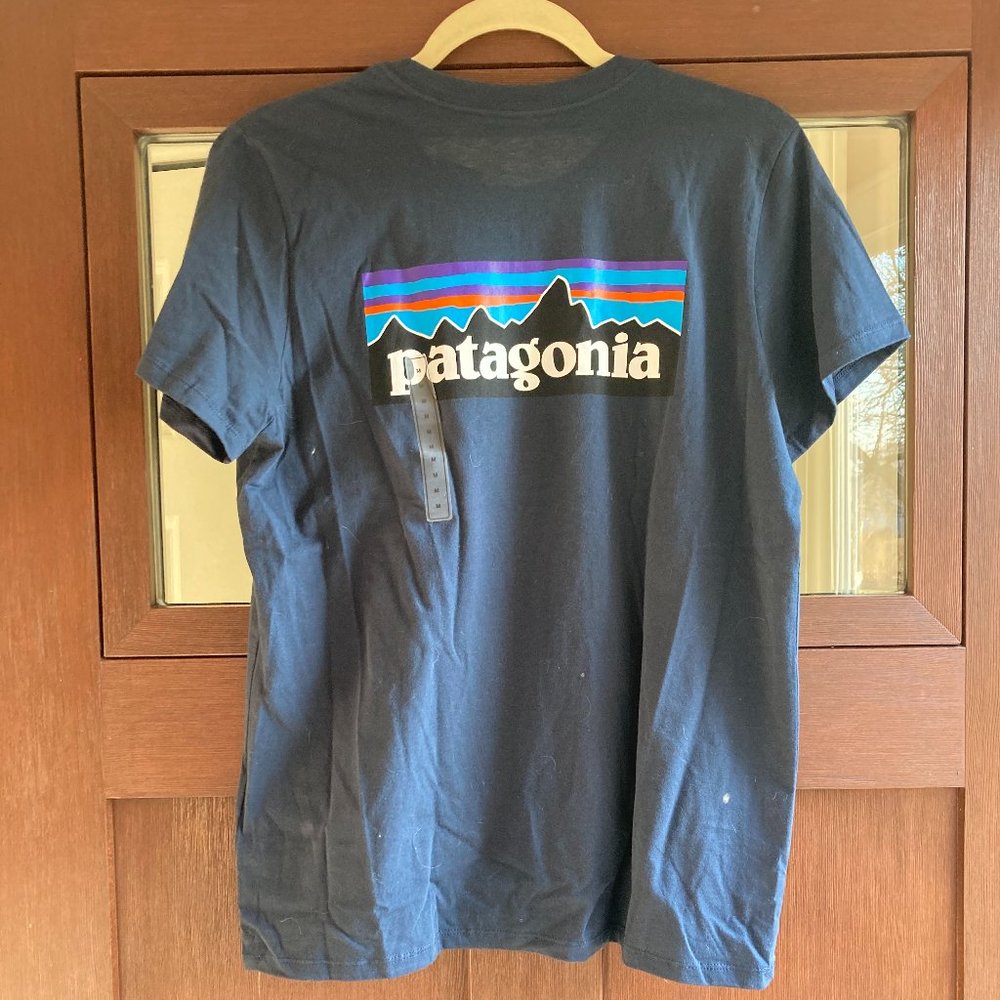 New with tags Patagonia Men's Medium Short Sleeve Navy Blue Organic T-Shirt